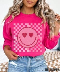 Smiley Face Sweatshirt, Valentines Day Smile Shirt, Retro Happy Face Crewneck, Trendy Checkered Sweatshirt, Cute Valentine Outfit, Plus Size